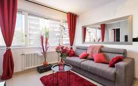 Au Nom De La Rose - Casa Vostra - Caution 800 Eur & Id Requises - Annemasse